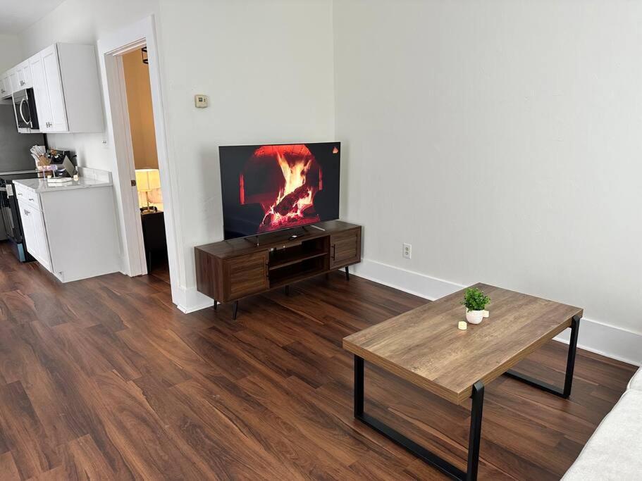 세인트어거스틴 Cedar Street Retreat - Unit D 아파트 외부 사진